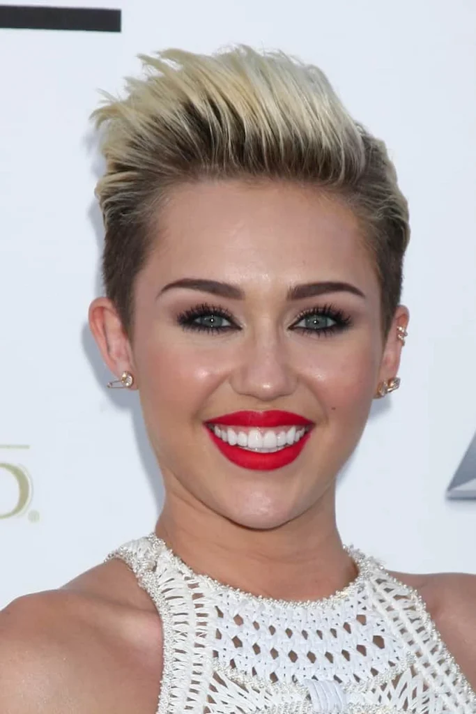 Dientes de Miley Cyrus después