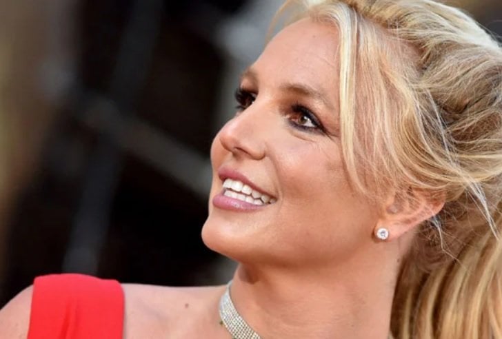bretney spears teeth in 2025
