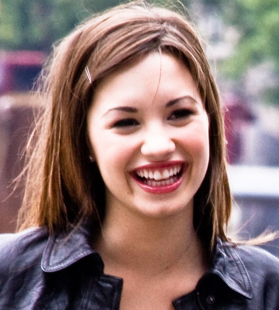 demi lovato teeth in 2010
