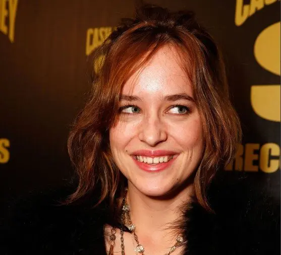 Dakota Johnson Zähne im Jahr 2009