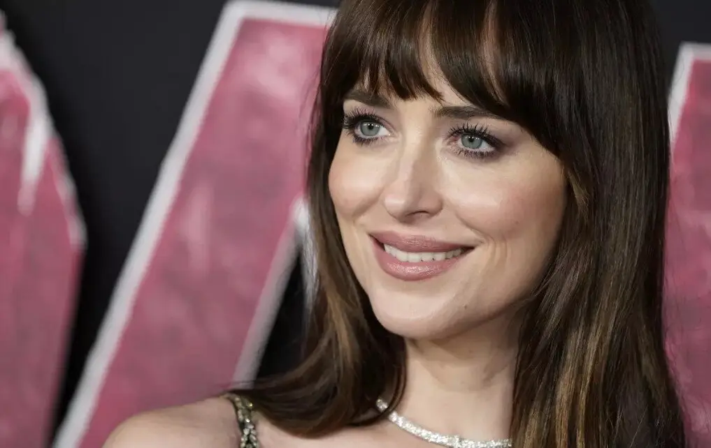 Dakota Johnson Zähne im Jahr 2025