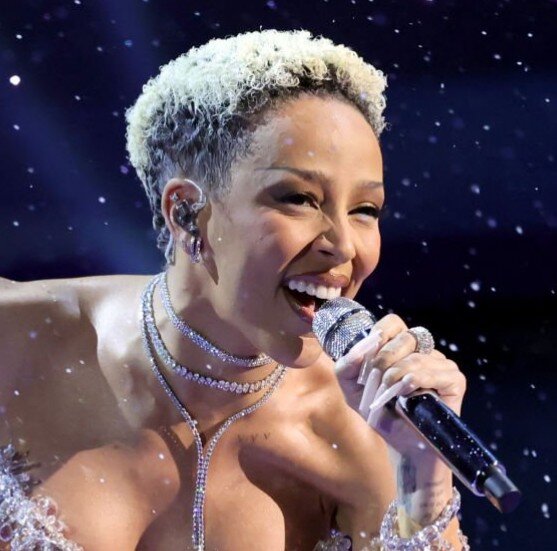 doja cat teeth in 2025