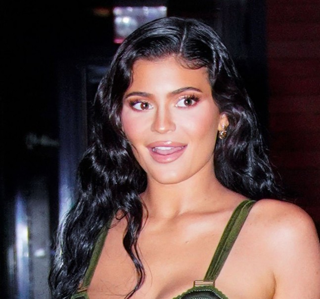 kylie jenner teeth in 2021