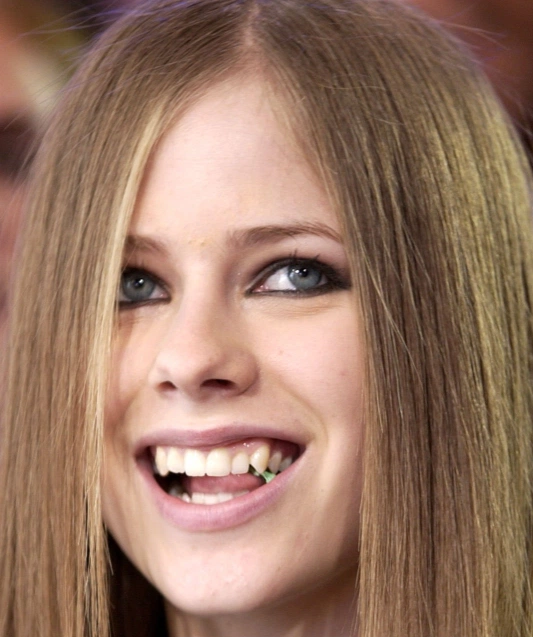 dientes de avril lavigne en 2002