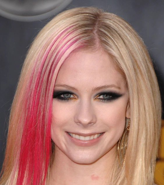 dientes de avril lavigne en 2007