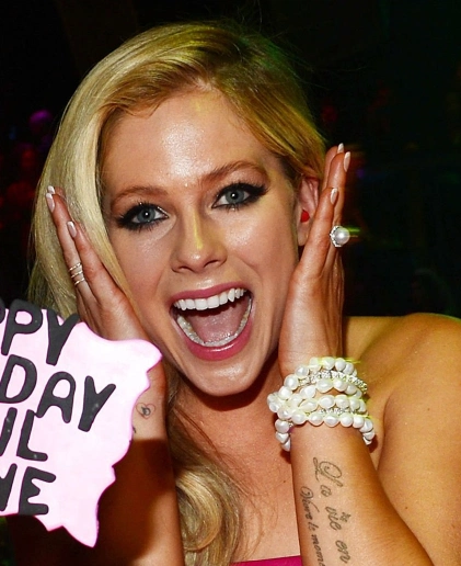 dientes de avril lavigne en 2014