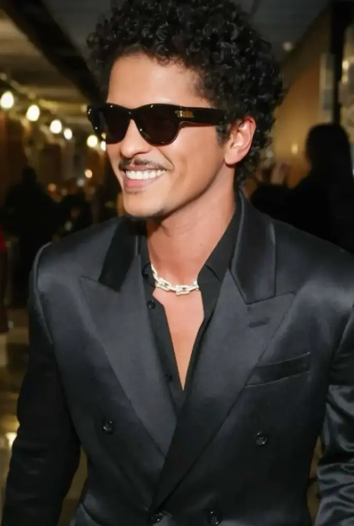 denti di bruno mars 2025