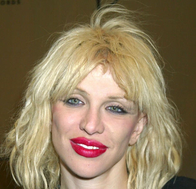 courtney love teeth in 2004