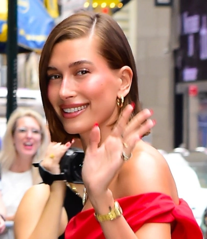 hailey bieber teeth in 2023