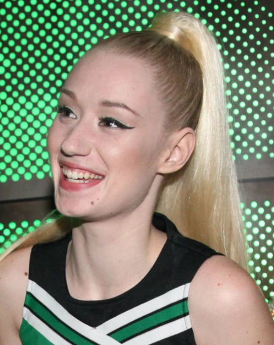 dientes de iggy azalea en 2012