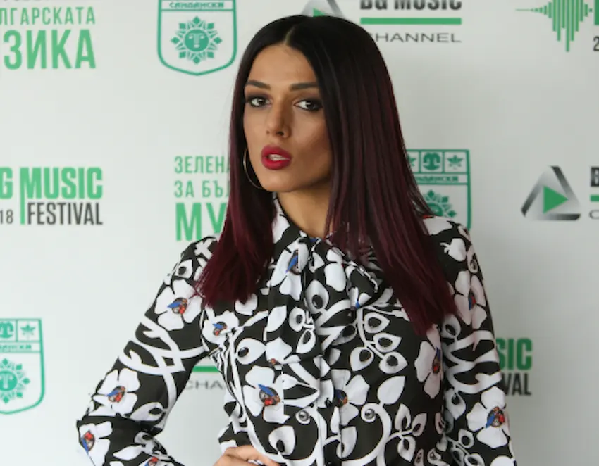 Зъбите на Дионa през 2010 година