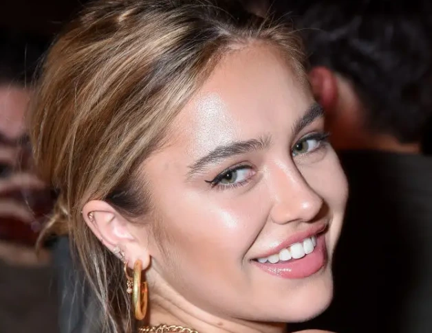 denti di anastasia karanikolaou nel 2019