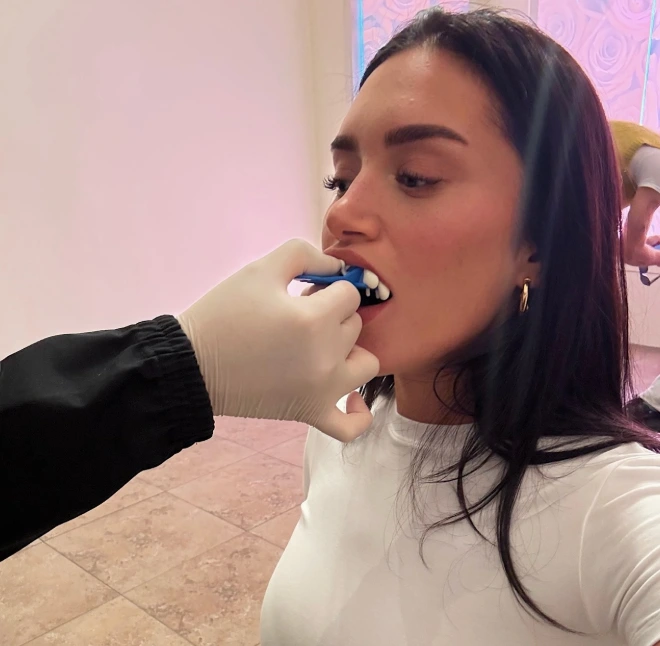 denti di anastasia karanikolaou nel 2025