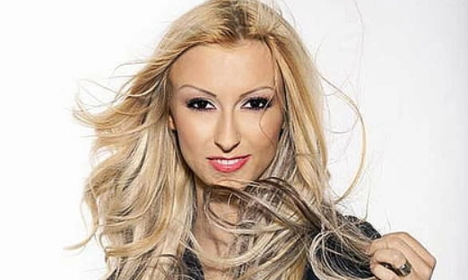 andreea bălan dientes en 2015