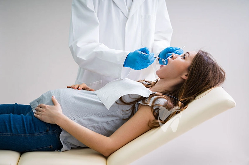 son seguros los implantes dentales para los bebés mientras una mujer está embarazada