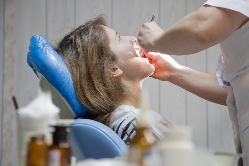 can 2 4 wisdom teeth be extracted at the same time