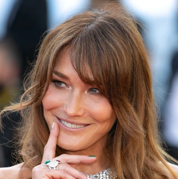 dientes de carla bruni sarkozy en 2021