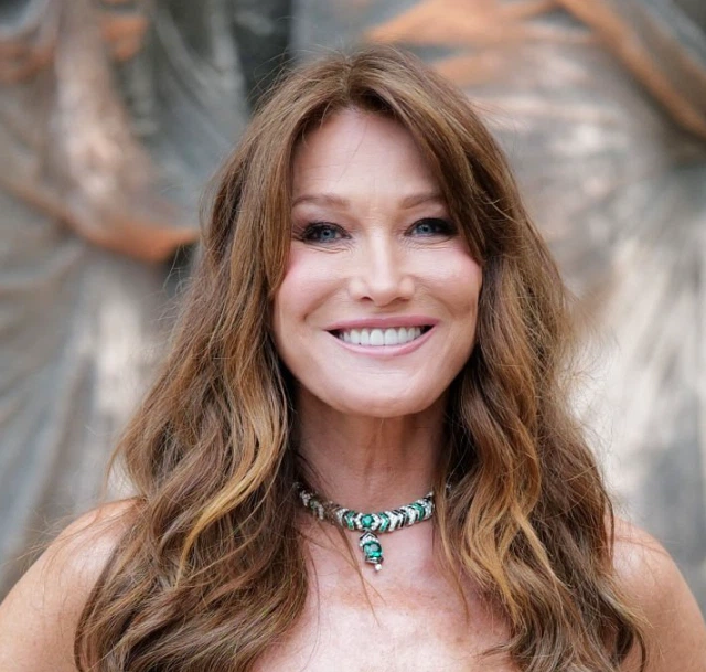 dientes de carla bruni sarkozy en 2025