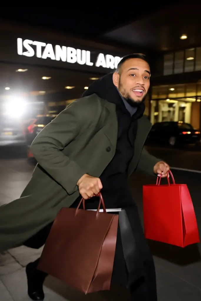 chris brown in istanbul airport