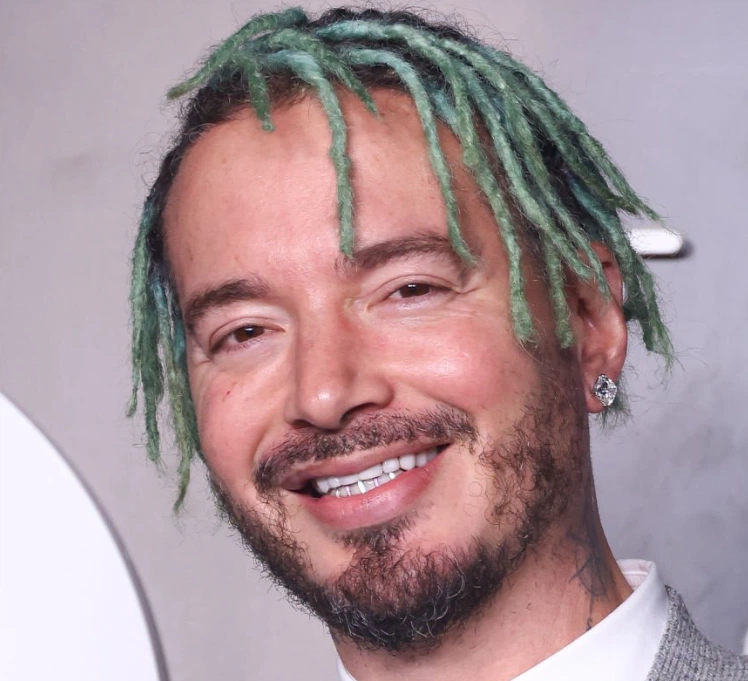 j balvin teeth in 2025