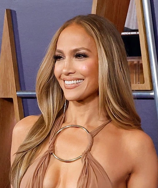 dientes de jennifer lopez en 2025