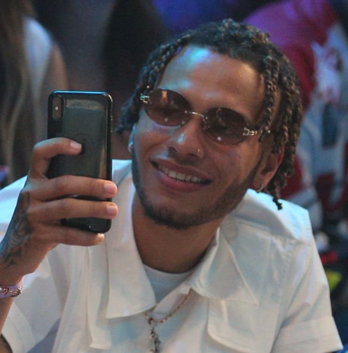 jonathan steinig teeth in 2019