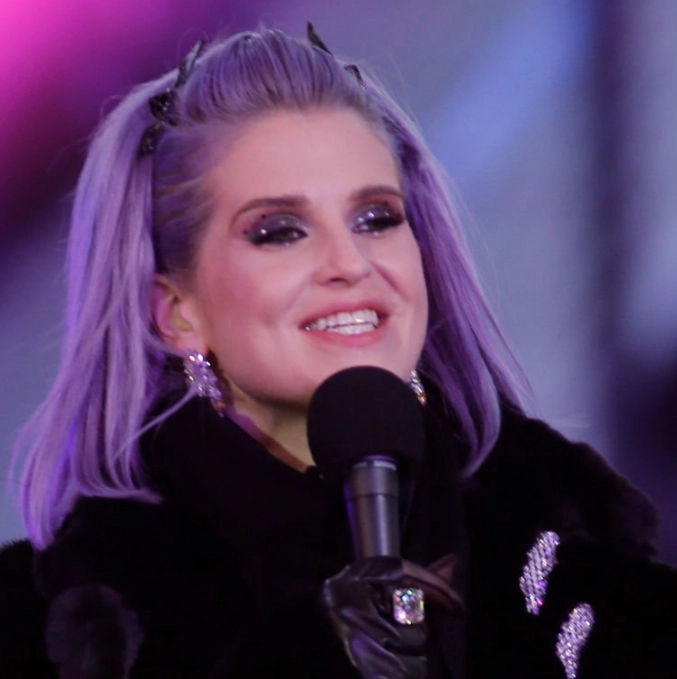 dinții lui kelly osbourne în 2021