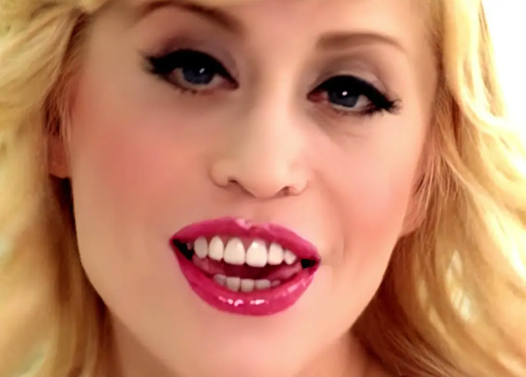 dientes de loredana groza en 2008