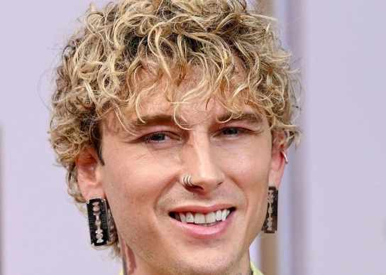 machine gun kelly teeth in 2025