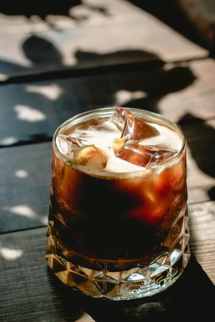 îngălbenesc dinții din cola