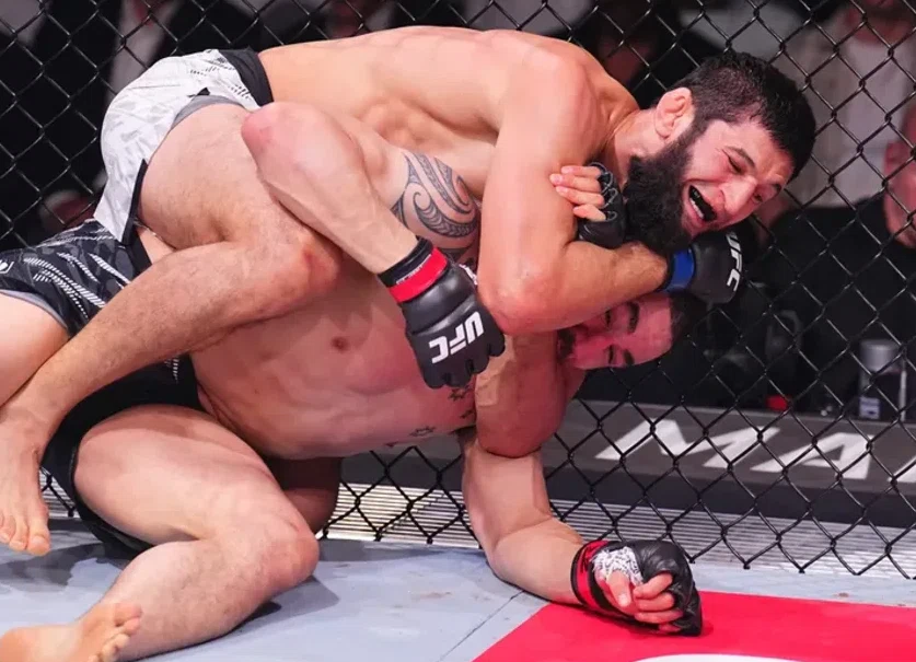 incidente denti robert whittaker UFC 308