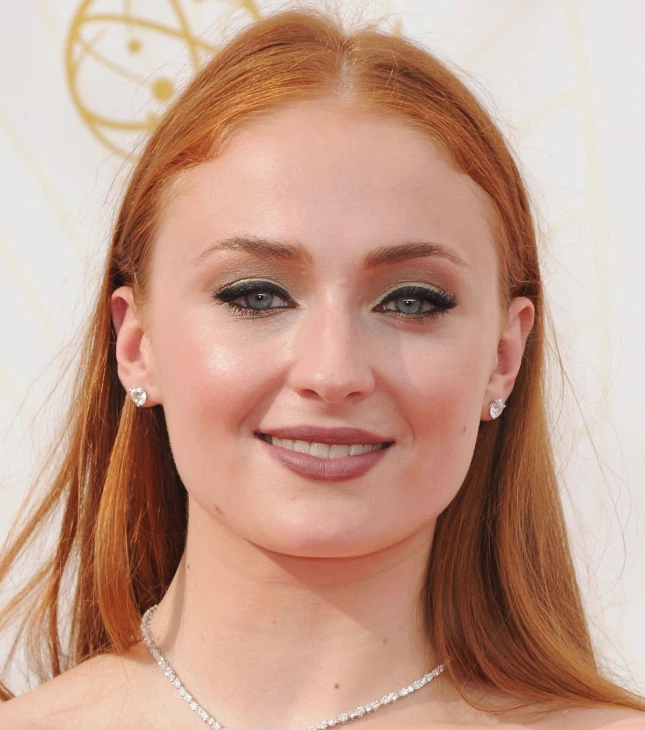 sophie turner 2015'teki dişleri