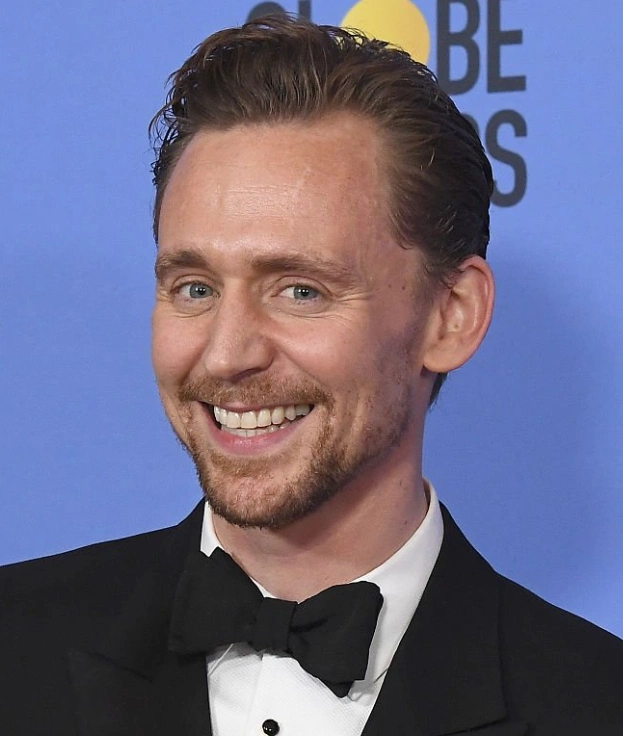 tom hiddleston teeth in 2017