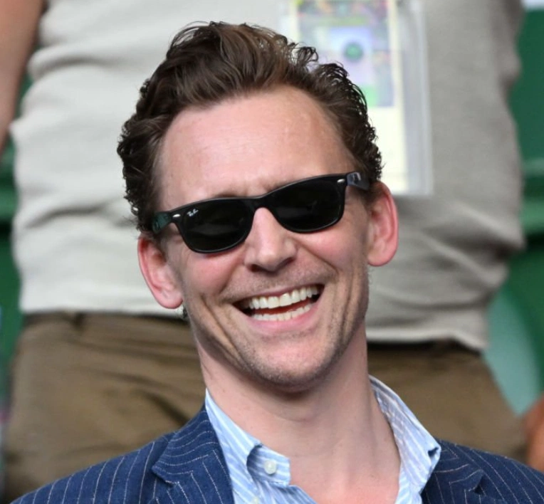 tom hiddleston teeth in 2023