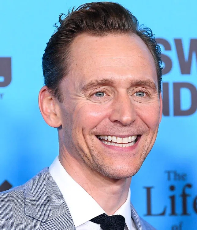 tom hiddleston teeth in 2025