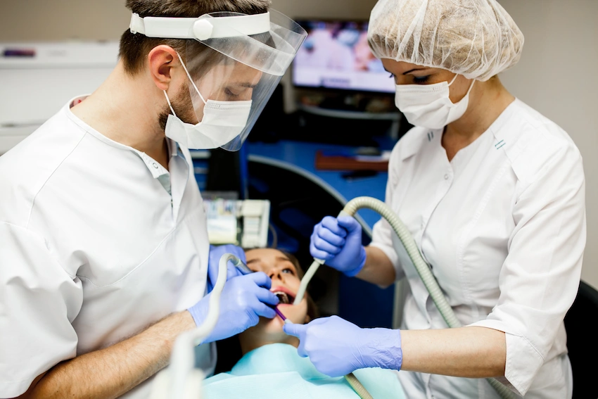 cuáles son los beneficios de una limpieza dental profesional