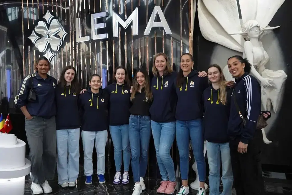 Посещение от женския баскетболен отбор Фенербахче Опет в клиника Lema 💛💙@fbkadinbasket