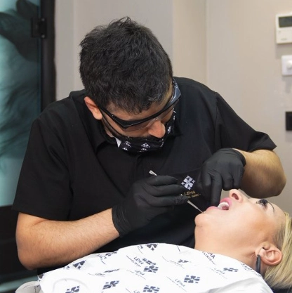 ασθενής στη Lema Dental Clinic στην Κωνσταντινούπολη