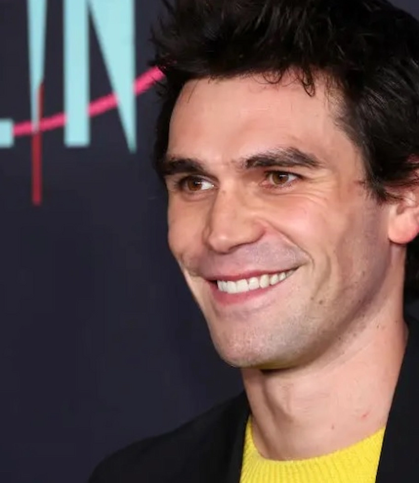 kj apa teeth 2025
