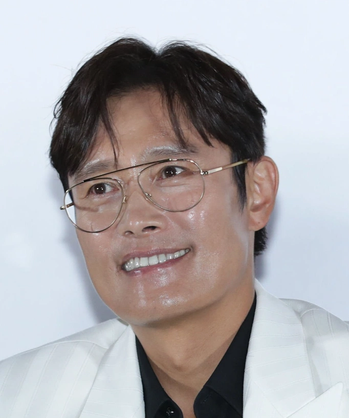 lee byung hun teeth in 2021