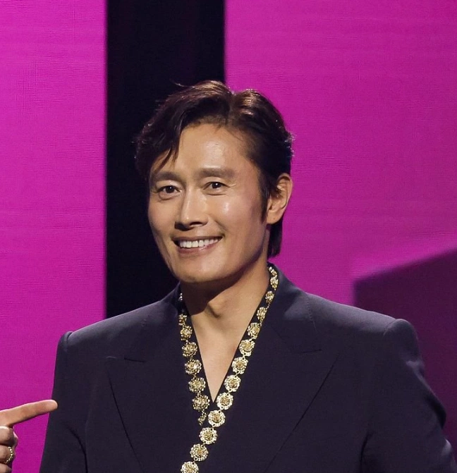 lee byung hun teeth in 2025