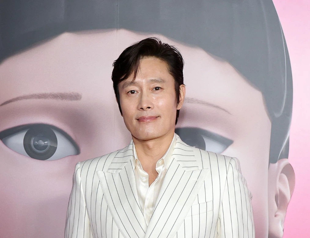 lee byung hun teeth