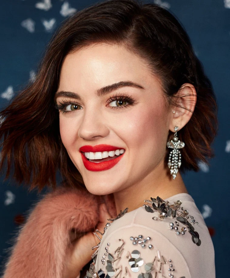 les dents de lucy hale en 2017