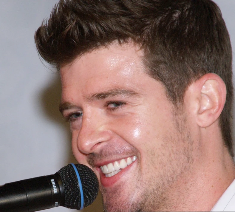 δόντια Robin Thicke το 2006