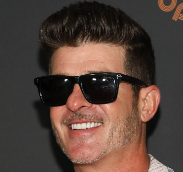 δόντια Robin Thicke το 2023