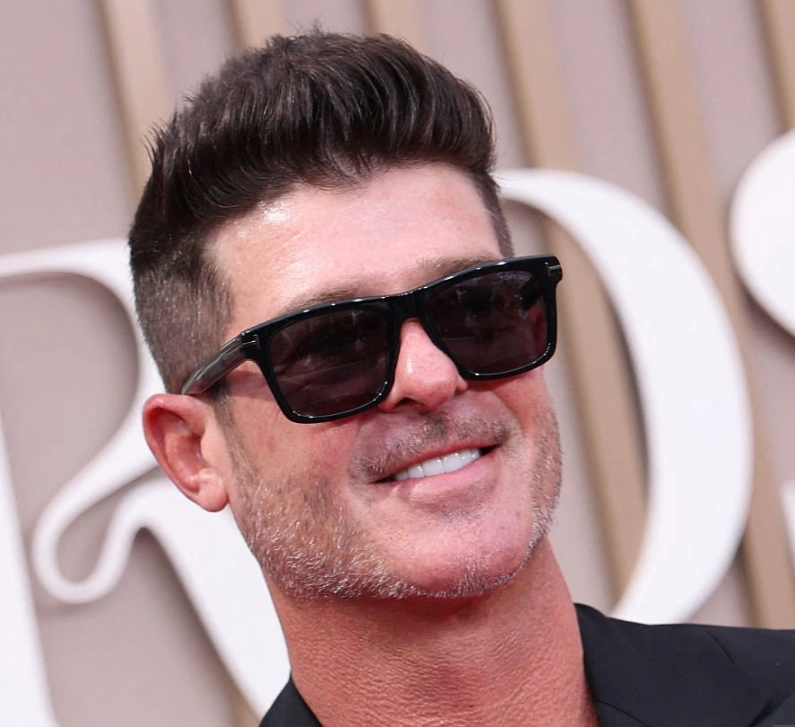 δόντια Robin Thicke το 2025