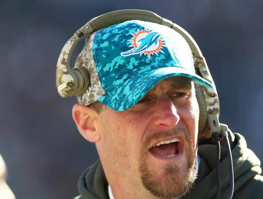 what happened to dan campbell teeth