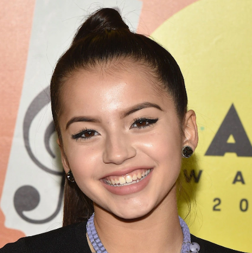 isabela moner teeth 2015