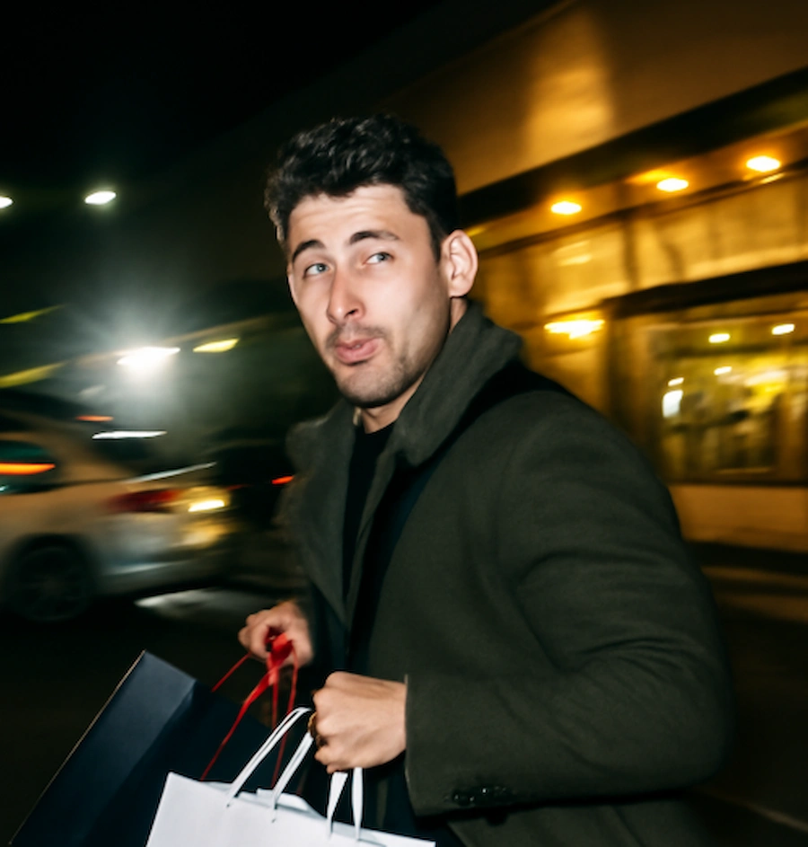 نيك جوناس في مطار إسطنبول