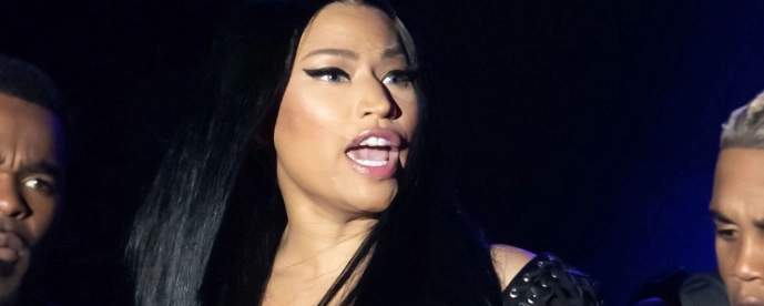 denti di nicki minaj nel 2022